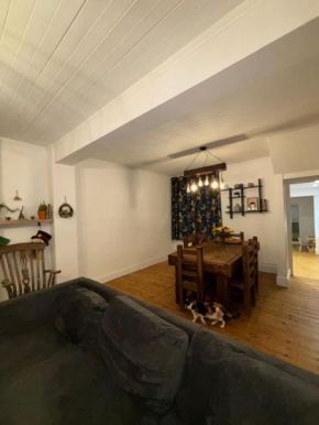 2 bed house poets corner